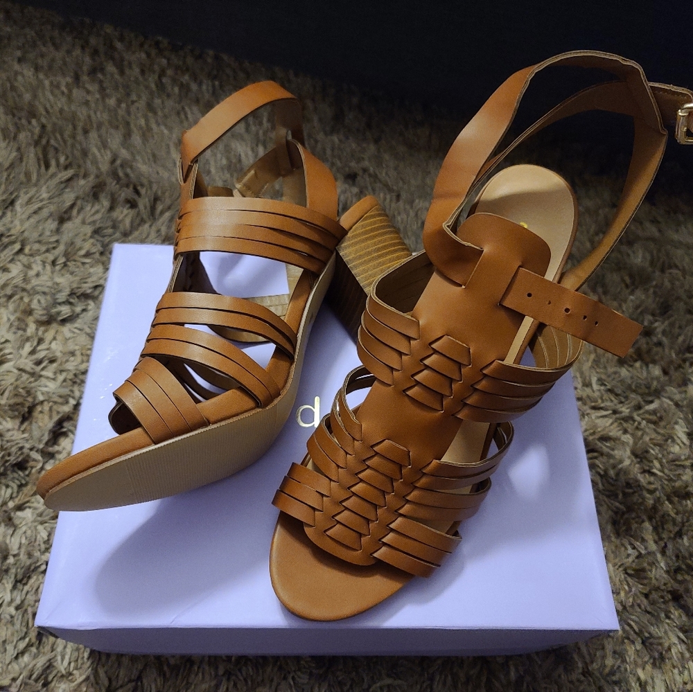 Sandals - Picture 5 of 5